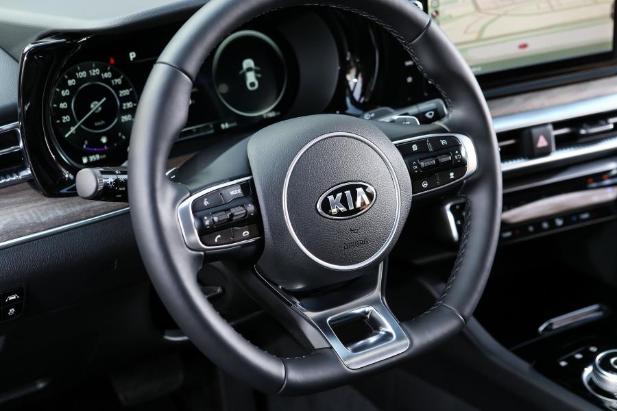 Панель приборов Kia K5 2019 года  (фото 36 из 44)